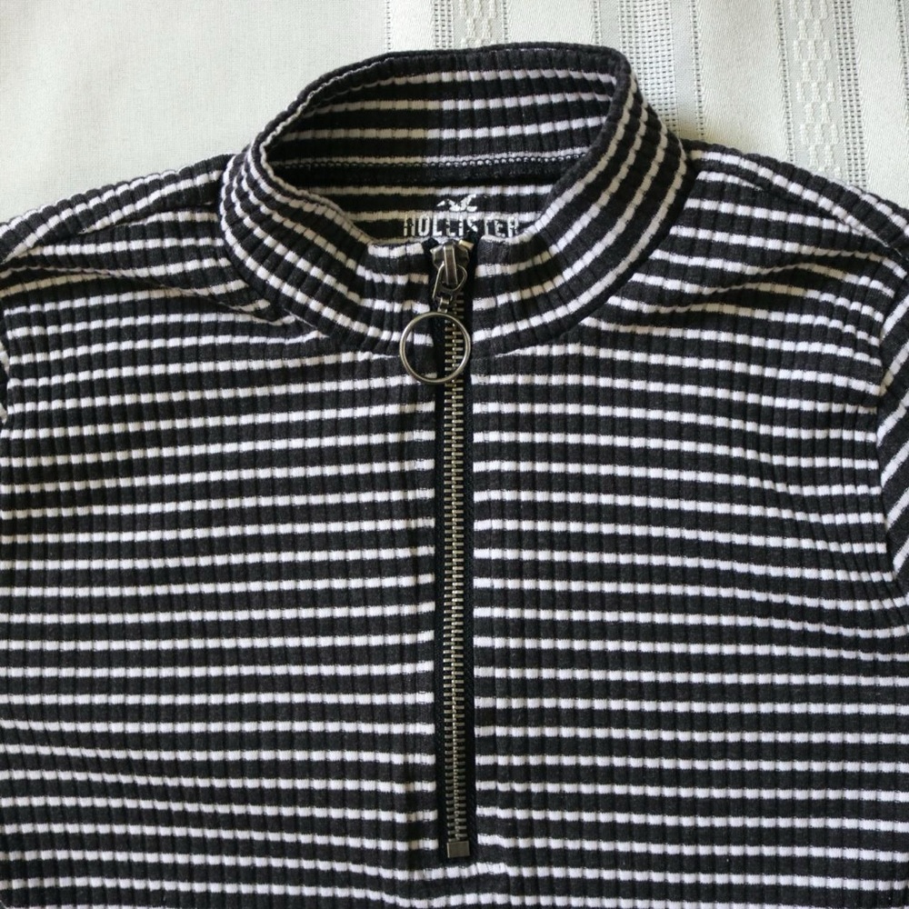Thin striped black and white quarter zip long sleeve shirt - Picture 2 of 5